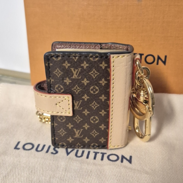 Charm/Portachiavi Book - Louis Vuitton - immagine 5