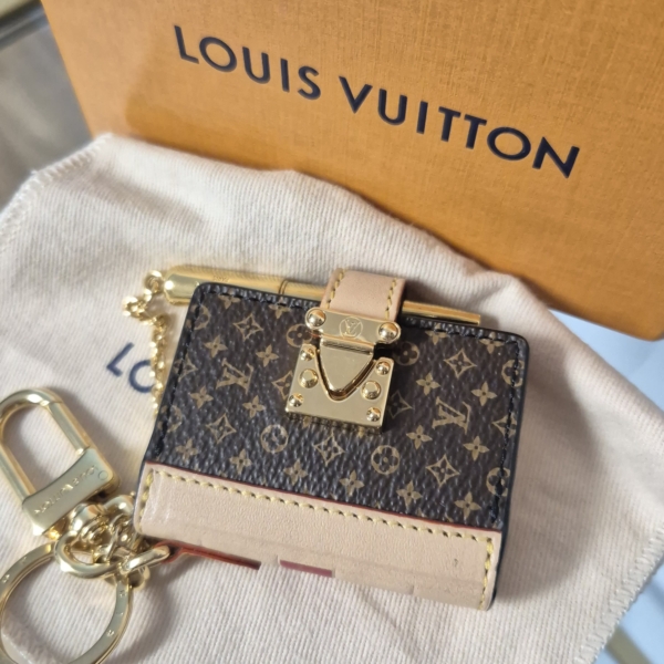 Charm/Portachiavi Book - Louis Vuitton - immagine 11